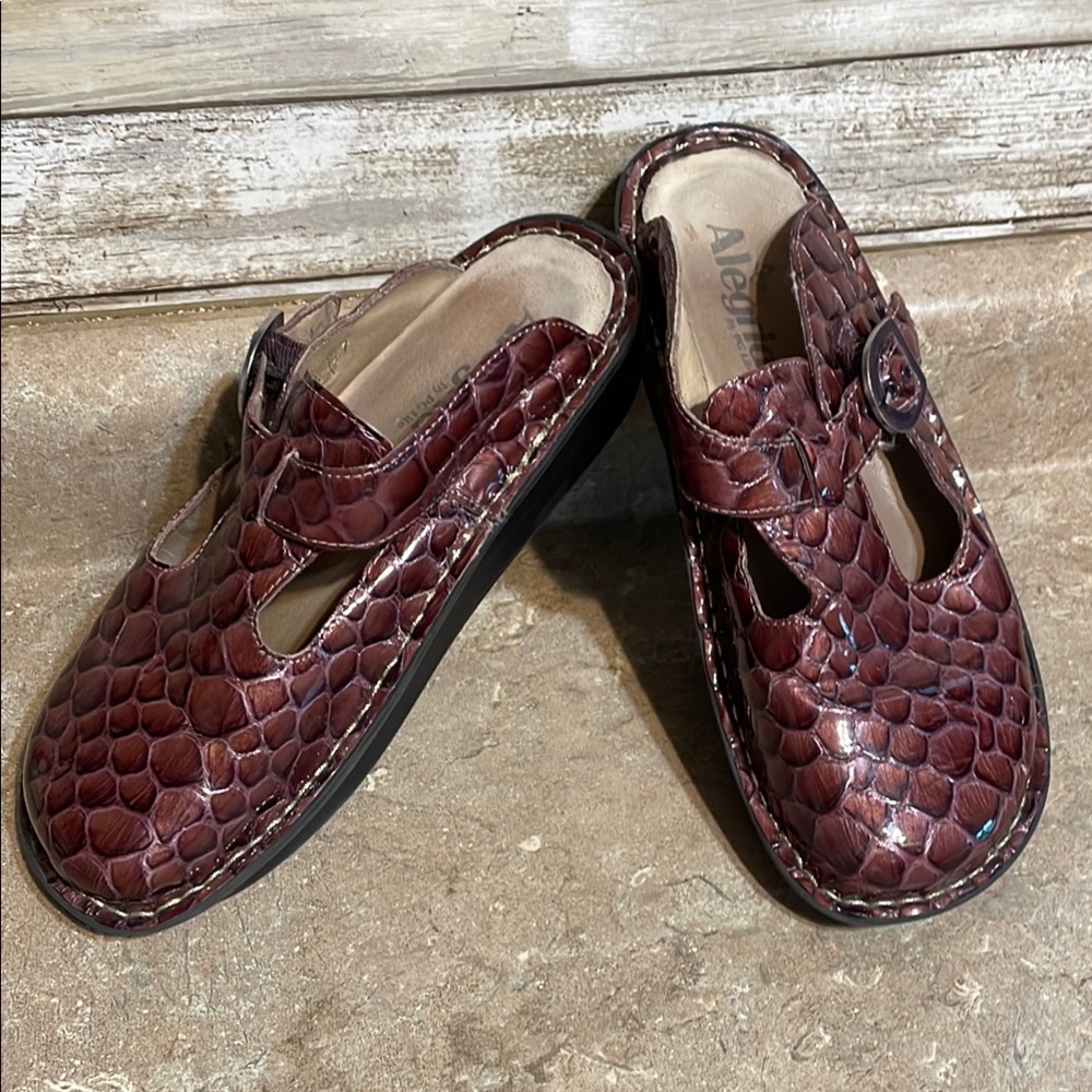 Alegria  Size 37 Maroon Croc-Patterned Slip-Ons